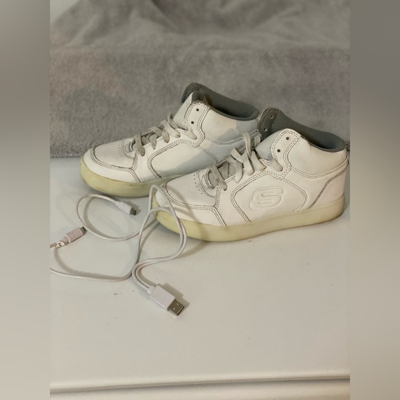 Sketchers light up shoes, kids - Picture 7 of 14